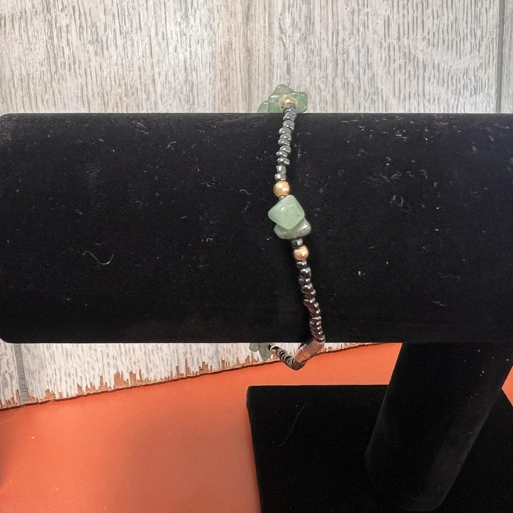 Silver Tone & Green Stone Chip Metal Beaded Bracelet 7 3/4